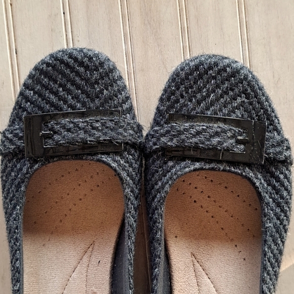 Clarks Soft Cushion Comfort Front Buckle Size 6 Silp-on Flat Causal Tweed Gray - Picture 3 of 7